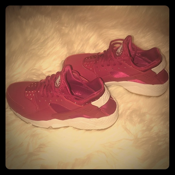 BEAUTIFUL NIKE HUARACHE!!!!! - Picture 1 of 4